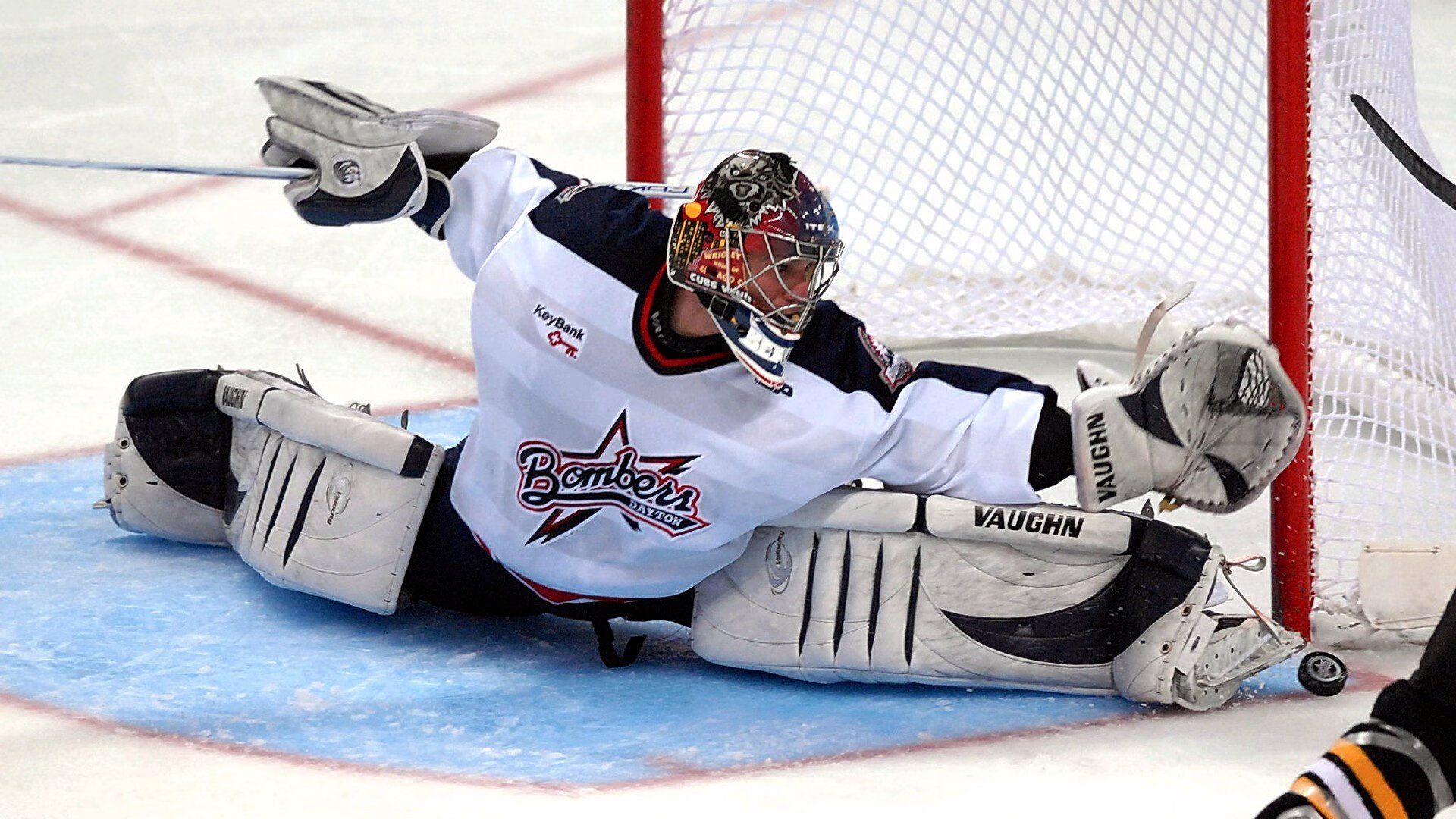 赛道上的孤勇者，塞恩斯独扛大旗，迈凯伦轻取哈斯背后的团队博弈